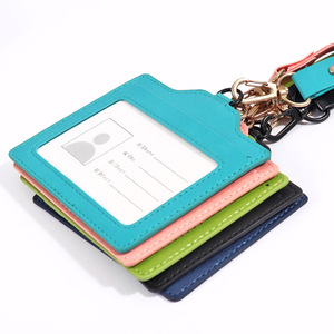Porta credenciales horizontal de cuero PU de colores con entrega rápida, para personal de aeropuerto, con gancho metálico y cordones. - Product Image 5