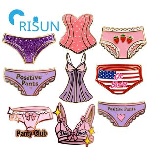Personnalisé Métal <span class=keywords><strong>Sexy</strong></span> Rose Bikini Sous-Vêtements Costume Épinglette Badge Dessin Animé Fille Soutien-Gorge Caleçon Intime Culotte Épingles En Émail Broches - Product Image 1