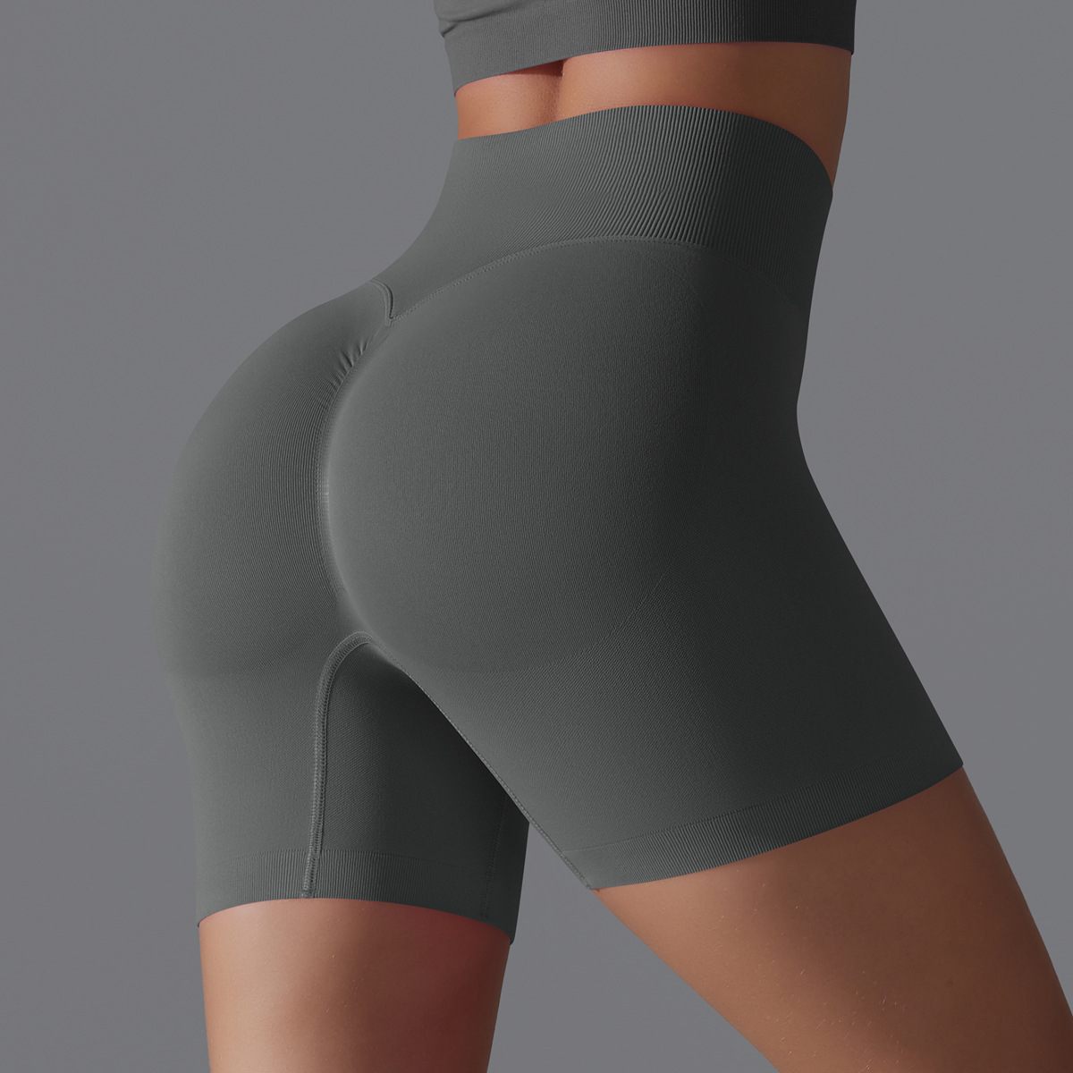 short gris foncé