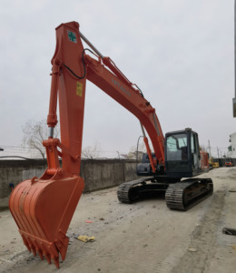 Excavadora hidráulica Hitachi ZX200 de segunda mano con pocas horas de trabajo en stock - Product Image 3