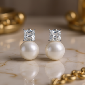 E2994 Orecchini a lobo in oro bianco con diamante taglio principessa e perla d'acqua di mare, gioielli classici da donna - Product Image 2