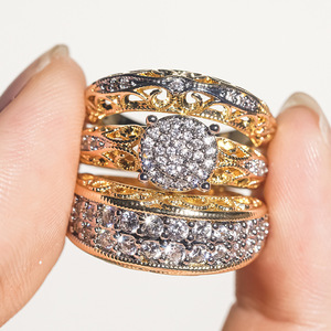 Set di Tre Anelli Impilabili Bicolore Vintage per Donne, Gioielli Eleganti e di Lusso alla Moda - Product Image 1