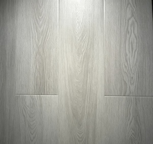 Laminate en chêne gris ultra-léger, AC4, HDF haute densité, système de clic, imperméable, OEM disponible - Product Image 1