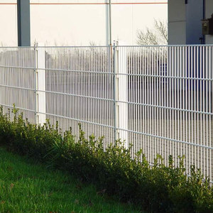 Yishuo <span class=keywords><strong>pas</strong></span> <span class=keywords><strong>cher</strong></span> poudre enduit 686 Double treillis métallique clôture Double tige tapis grille horizontale fil clôture <span class=keywords><strong>filet</strong></span> comme clôture de sécurité extérieure - Product Image 3