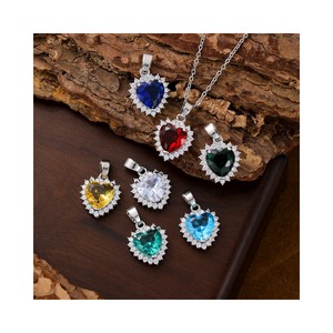 Collar con colgante de corazón de Halo de CZ colorido con incrustaciones, collar con colgante de corazón de circonita cúbica de colores mezclados sin deslustre romántico - Product Image 1