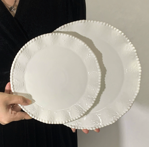 Nuevo Juego de Vajilla de Porcelana Esmaltada con Relieve Moderno, Adorno de Encaje y Cuentas, Platos para Postre Duraderos, Ecológicos y Libres de BPA - Product Image 2