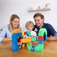 Circuit de course magnétique 3D flexible avec train et voiture motorisée, piste de construction anti-gravité DIY, jouet STEM pour enfants (81 pièces)