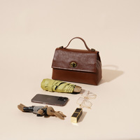 Tas Tangan Kulit Asli Berlapis Lilin Minyak Gaya Vintage, Tas Selempang Klasik dengan Kunci Putar, Tas Dokter Retro dengan Pegangan Atas, Tahan Air