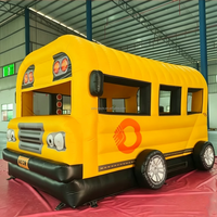Trampoline gonflable sur le thème du bus scolaire jaune à vendre