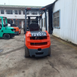 Origineel gebruikte Toyota ZN 30 diesel vorkheftruck, <span class=keywords><strong>3</strong></span> meter hefhoogte, <span class=keywords><strong>3</strong></span> <span class=keywords><strong>ton</strong></span> gewicht - Product Image 3