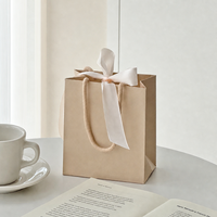 Sacs en papier cadeau noir et rose avec logo personnalisé imprimé, avec ruban et poignée en kraft, sac en papier pour le shopping