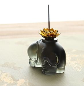 Artfamily – Nouveauté : Ornement d'éléphant sculpté à la main en verre Liuli, technique <span class=keywords><strong>de</strong></span> la cire perdue, artisanat ancien du Jiangsu, idéal pour la décoration <span class=keywords><strong>de</strong></span> bureau. - Product Image 5