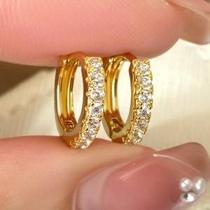 Joyería al por Mayor, Pendientes Redondos de Circonia Cúbica, Pendientes Huggies con Circonia Cúbica Chapados en Oro de 18K para Mujer - Product Image 2