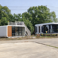 Maison à capsule spatiale mobile de luxe Maison conteneur avec chambre à coucher, cuisine, toilettes et conception à double histoire pour le camping en plein air