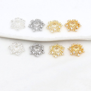 ลูกปัดเว้นระยะลายดอกไม้ฉลุลายประดับเพชรซิร์คอนเคลือบทอง 14k รักษาสีได้ พร้อมอุปกรณ์ทำสร้อยลูกปัดสำหรับงาน DIY - Product Image 2