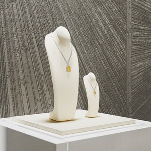 ขาตั้งโชว์สร้อยคอแบบตั้งโต๊ะ รุ่นขาตั้งแบบตั้งตรง พร้อมผ้าไมโครไฟเบอร์สำหรับโชว์เครื่องประดับ - Product Image 2