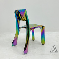 Chaise gonflable en acier inoxydable arc-en-ciel irisé, tabouret en métal esthétique cyberpunk moderne, siège d'exposition artistique