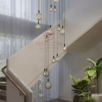 Lampe suspendue longue en verre moderne Lustre d'escalier Corps gris foncé LED Haute luminosité pour l'éclairage des escaliers Villa Hôtel