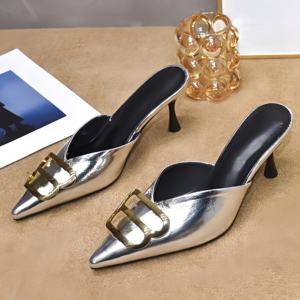 Mules de Diseño Personalizado de Lujo, Marca BB, para Mujer, Plateadas, con Punta en Pico, Logotipo Dorado, Tacones Altos, Versátiles y Fáciles de Usar - Product Image 5