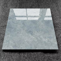 Carreaux de sol modernes en marbre veiné vert clair gris 60x60 anti-taches pour la rénovation intérieure de la maison