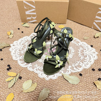 Sandales vertes tendance à enfiler avec amorti et talons aiguilles ultra hauts à bout ouvert, collection Designer ZA Wears Evergreen