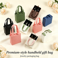 Sacs cadeaux portables, sacs à bijoux, boîtes à bijoux, y compris des boîtes coulissantes pour boucles d'oreilles et emballages d'accessoires