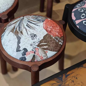 เก้าอี้ทานข้าวไม้เนื้อแข็งสไตล์บ้านไร่โบราณ - ดีไซน์โบราณที่ทนทานสำหรับการใช้งานในบ้าน - Product Image 1