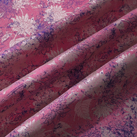 Pasokan langsung kain Jacquard dari pabrik Yili, menampilkan bunga matahari ungu dan merah muda, dengan sentuhan Retro dan tertekan