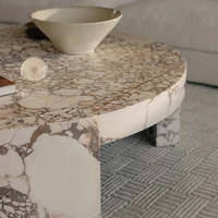 Décoration d'intérieur, table basse ronde en marbre Calacatta Viola, style nordique moderne et luxueux