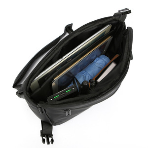 Sac banane en nylon tendance pour homme, sac à bandoulière réglable, imperméable, léger et durable, sac de voyage et de sport - Product Image 2