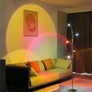 Lampe de sol Db à 5 têtes avec abat-jour rouge, design moderne et minimaliste pour chambre à coucher, salon, lumière LED, base E26, corps en métal argenté - Product Image 5