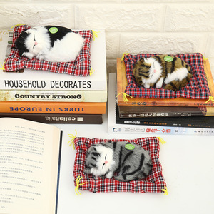 Giocattolo Interattivo per Gatti in Peluche - Premi il Ventre per Suoni Realistici di Miau, Gattino Dormiente Morbido sul Tappeto, Regalo Animale di Peluche Carino - Product Image 1