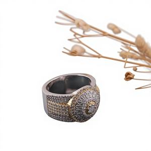 Bague pour homme en moissanite plaqué rhodium argenté de luxe, design inspiré du hip-hop, bijoux étincelants, élégante pour les soirées et la mode - Product Image 1