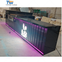 Led moderne personnalisé à prix d'usine en forme de L couleur noire comptoir de bar de restaurant de café d'hôtel avec affichage en verre de réfrigérateur