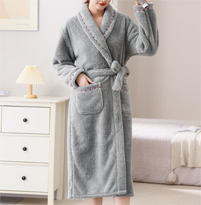 <span class=keywords><strong>Set</strong></span> di Accappatoi Estivi Termici Economici per <span class=keywords><strong>Donna</strong></span>, Colorati, Morbidi, ad Asciugatura Rapida, in Poliestere e Pile con Logo Frontale - Product Image 2