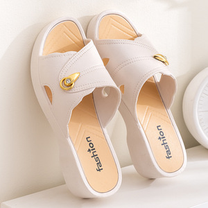 Sandales compensées en PVC pour femmes, résistantes à l'usure, à semelle épaisse, à enfiler, à plateforme haute, pour la maison, style « une seule pièce », chaussures pour mamans, pantoufles ouvertes - Product Image 1