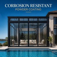 Véranda en alliage d'aluminium anti-corrosion, structure noire, verrière résistante au chlore pour une vie de plein air de luxe en bord de piscine ou en zone côtière