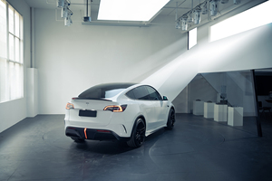 Para el Tesla Model Y, se actualiza el kit de carrocería con parachoques delanteros y traseros, faldones laterales, difusores delanteros y pasos de rueda. - Product Image 3