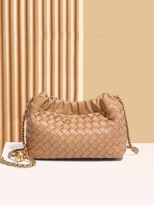 Sac Nuage Tressé à Chaîne Tendance pour Femme, Nouveau Design Simple et Original, Sac Bandoulière à Poignée Unique en Polyester - Product Image 2