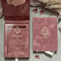 Conjunto de Caixa de Convite de Casamento em Veludo Rosa Antigo Luxuoso com Folha de Ouro Acrílica, Pasta Monogramada, Impressão Personalizada Francesa