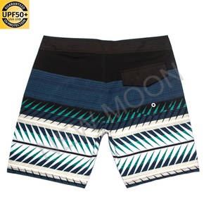 Short de bain personnalisé en polyester pour homme avec protection solaire, deux œillets et poches arrière - Product Image 2
