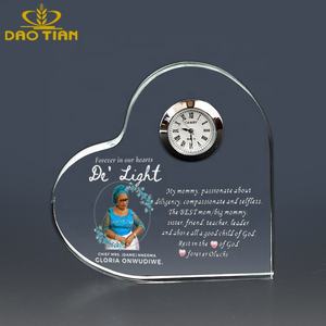 Vente chaude en gros cristal en forme de <span class=keywords><strong>coeur</strong></span> horloge innovation personnalisée 3D cristal Photo souvenirs cadeaux articles pour mariage - Product Image 6