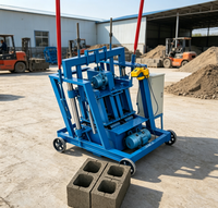 Machine à fabriquer des briques emboîtables pour des blocs écologiques avec une formation stable pour les projets de construction