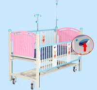 Lit d'hôpital manuel à double manivelle réglable certifié ISO pour les enfants patients Construction en métal/acier avec rails latéraux à roues
