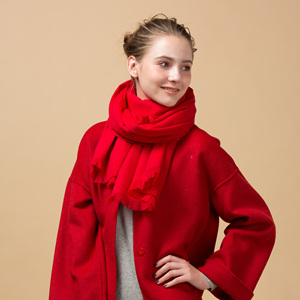 Écharpe longue en laine rouge unie pour femme, accessoire chaud pour le cou, idéal pour l'hiver et le quotidien - Product Image 1