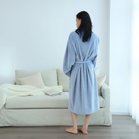 Peignoir long gaufré bleu clair pour femme avec col châle à séchage rapide et ceinture, idéal pour toutes les saisons