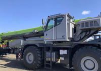 Grue tout-terrain robuste ZRT850D542 85T 49,8 m pour le levage de modules de plateformes offshore et les travaux de maintenance des raffineries
