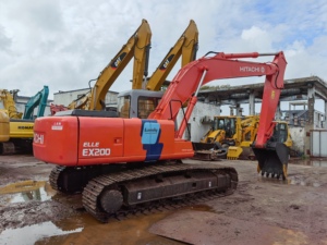 Excavatrice sur chenilles Hitachi EX200 d'occasion avec faible nombre d'heures et godet robuste Hitachi Ex200 d'occasion pour la construction - Product Image 4
