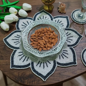 Set de dessous-de-plat ronds en perles de rocaille faites à la main en verre, style indien, pour la décoration de table de cuisine, bureau, café, salle à manger, fête, mariage, accessoire de maison - Product Image 1