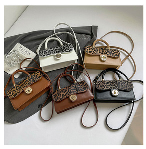 <span class=keywords><strong>Sac</strong></span> à main pour femme tendance 2026 avec serrure, motif léopard, <span class=keywords><strong>sac</strong></span> carré petit format, <span class=keywords><strong>sac</strong></span> à <span class=keywords><strong>bandoulière</strong></span> en <span class=keywords><strong>cuir</strong></span> PU pour femme - Product Image 2